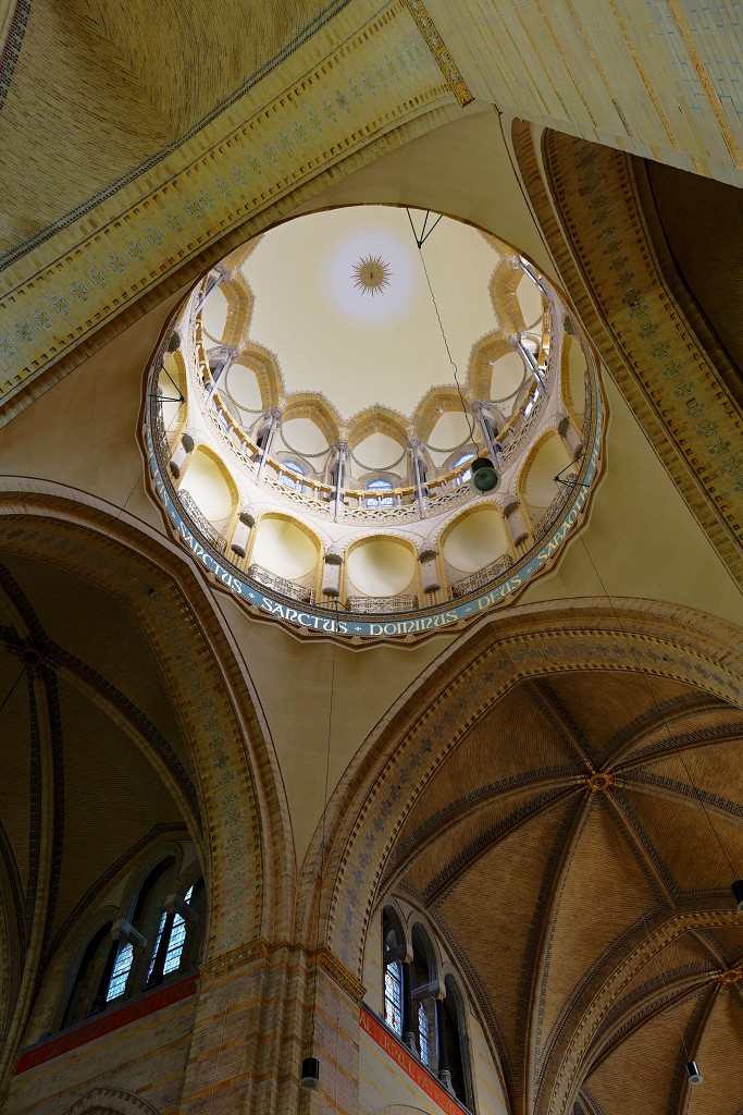 HDR Kathedrale basiliek Sint Bavo kerk eglise church kerkfotografie religie religion bedevaart pelerinage kathedraal pelgrimage saint cathedrale cathedral basilique basilica
